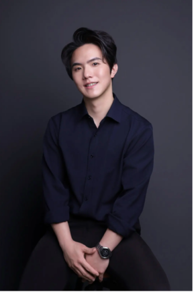 ▴資深藥師汪敬堯分析，即便醫療處置符合臨床常規，藥物如 HES 仍可能因個體體質差異引發罕見反應，相關機轉有助於釐清術後風險之成因。（照片由汪敬堯提供）