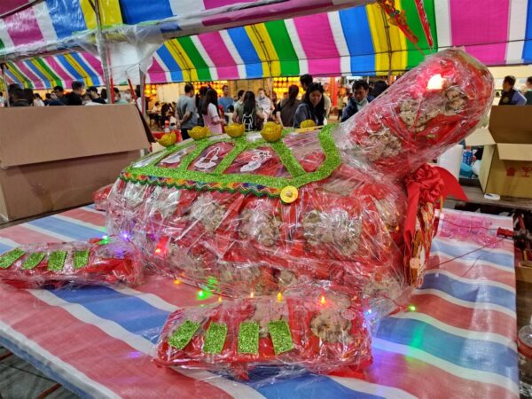 現場吸引很多攤商熱鬧滾滾。圖／朱文君攝