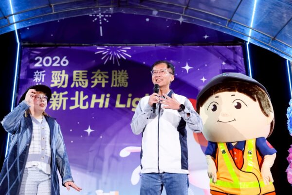 ▲3月1日晚間環保大使「寶吉」與新北環保局主任秘書許銘志驚喜同台。(圖/主辦單位)