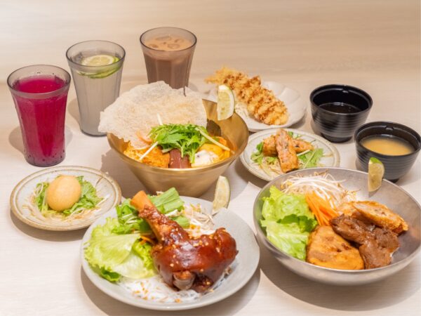 爭鮮餐飲旗下品牌「定食8」推出三款星級米線定食，把越南經典風味帶進日式餐桌。圖/業者提供