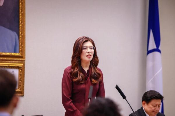 鄭麗文近日接受CNN專訪表示，台灣不應只依賴軍備維持安全，而應透過降低對抗、加強兩岸對話來避免戰爭風險。（圖／鄭麗文臉書）