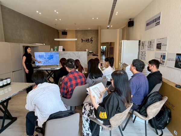「知禮序」接待中心吸引不少科技園區與自住客層到場賞屋，業者現場說明建案規劃、格局配置與建材特色。（圖／業者提供）