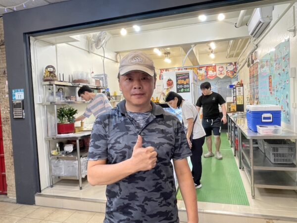 金鮮滿屋。刺身。壽司。凍鮮。水產。老闆蘇世明堅持每日嚴選現流漁獲,打造兼具新鮮度與高CP值的日式外帶海鮮品牌,成為板橋地區人氣日料名店之一。圖/温雅君攝