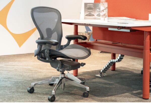（圖說：Herman Miller Aeron ESD Chair）