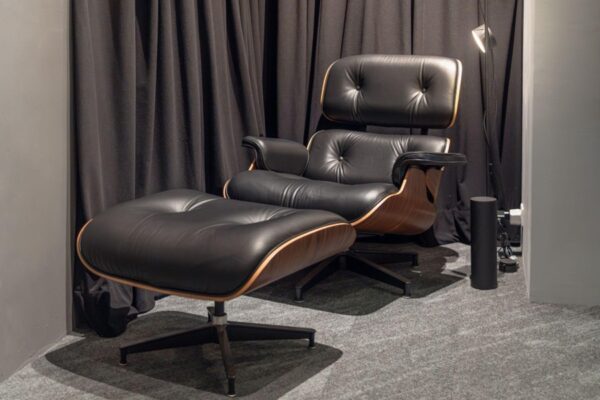 （產品圖說：Herman Miller Eames Lounge Chair and Ottoman）