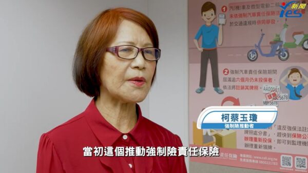 強制汽車責任保險制度推動者柯蔡玉瓊分享，當年因痛失愛子而投入強制險立法工作，希望不再有任何家庭承受相同傷痛。她歷經8年奔走，促成強制汽車責任保險制度於1998年上路，至今已守護全台交通事故受害者28年。（YES新聞攝）