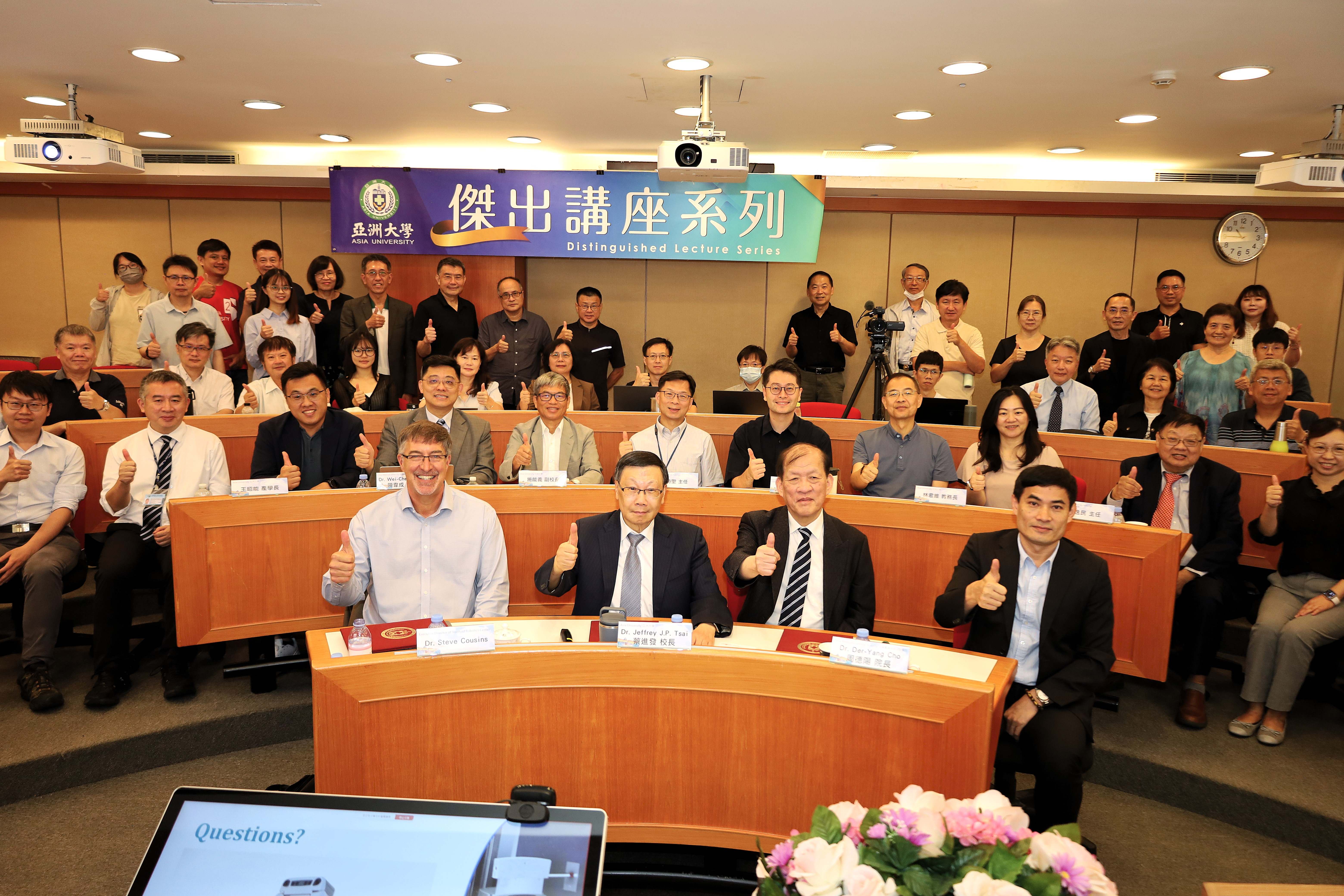 機器人接手繁重任務 中亞聯大攜手史丹佛機器人中心打造更有溫度的智慧醫療