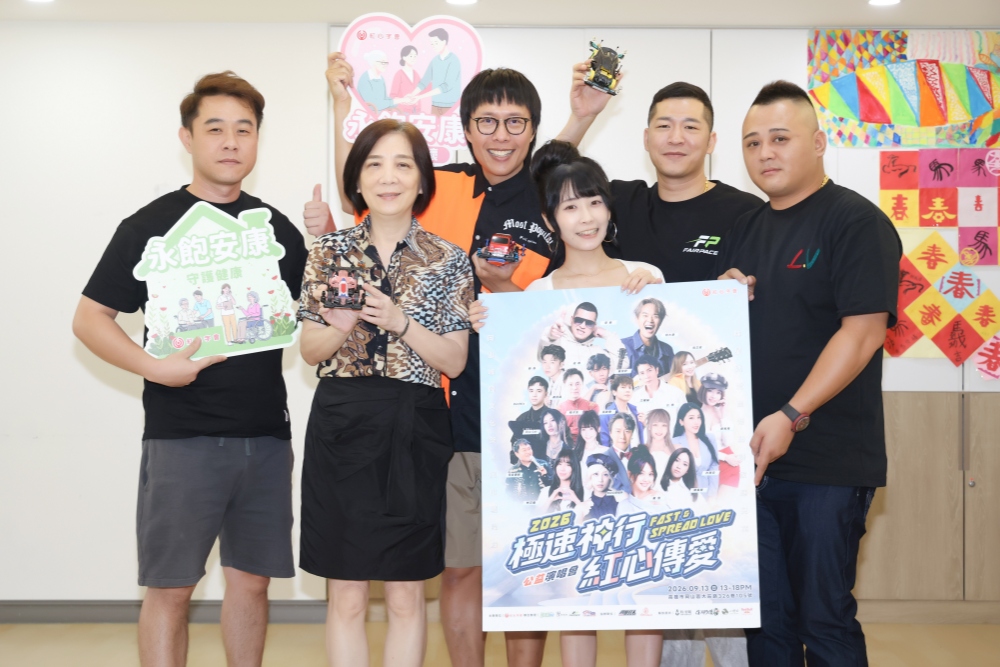 草爺、張啟樂、陸子玄化身「永飽安康」總鋪師    重陽節揪長輩尬四驅車