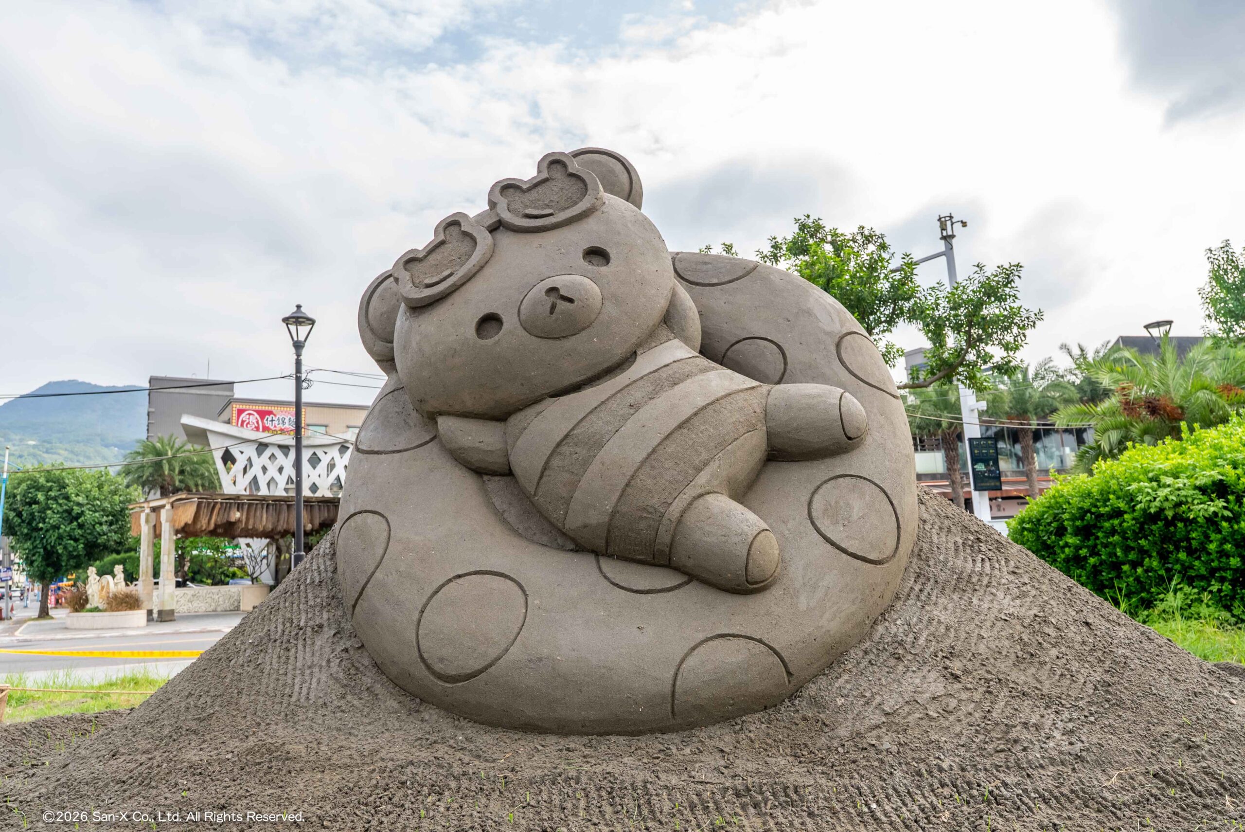 八里城市沙雕展延長至10月11日San-X人氣角色陪遊客迎接初秋河岸風光