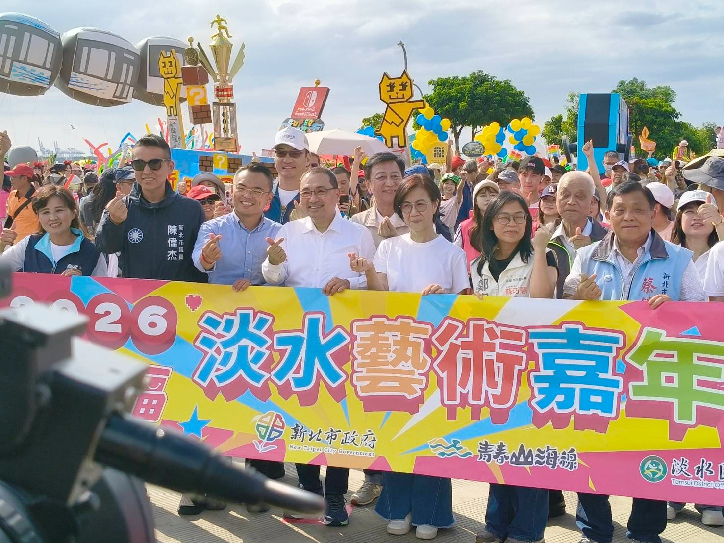 老街注入新色彩！「橋好幸福」37組隊伍繽紛踩街　淡江大橋迎城市新氣象