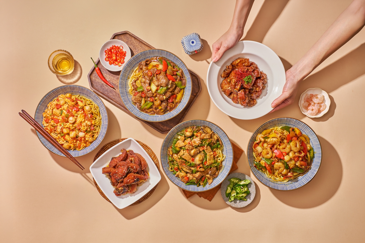 炒湘湘新菜形象照。圖/緯豆集團_炒湘湘提供