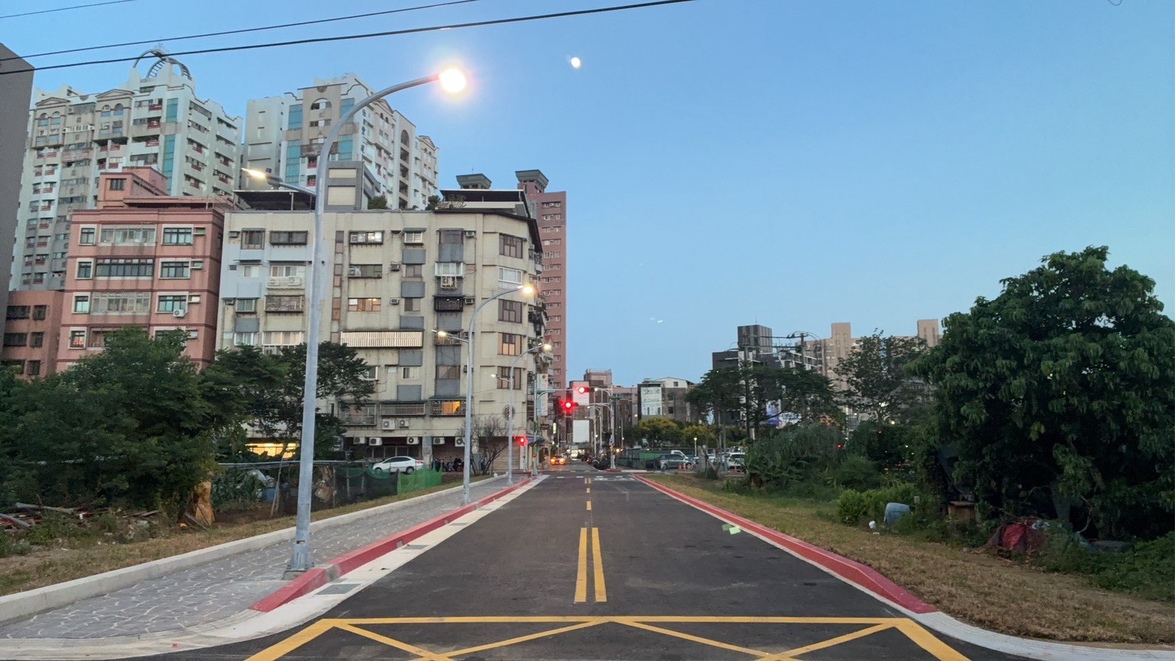 淡水居民不用再繞路！沙崙路瓶頸路段打通　增設人行道守護通行安全