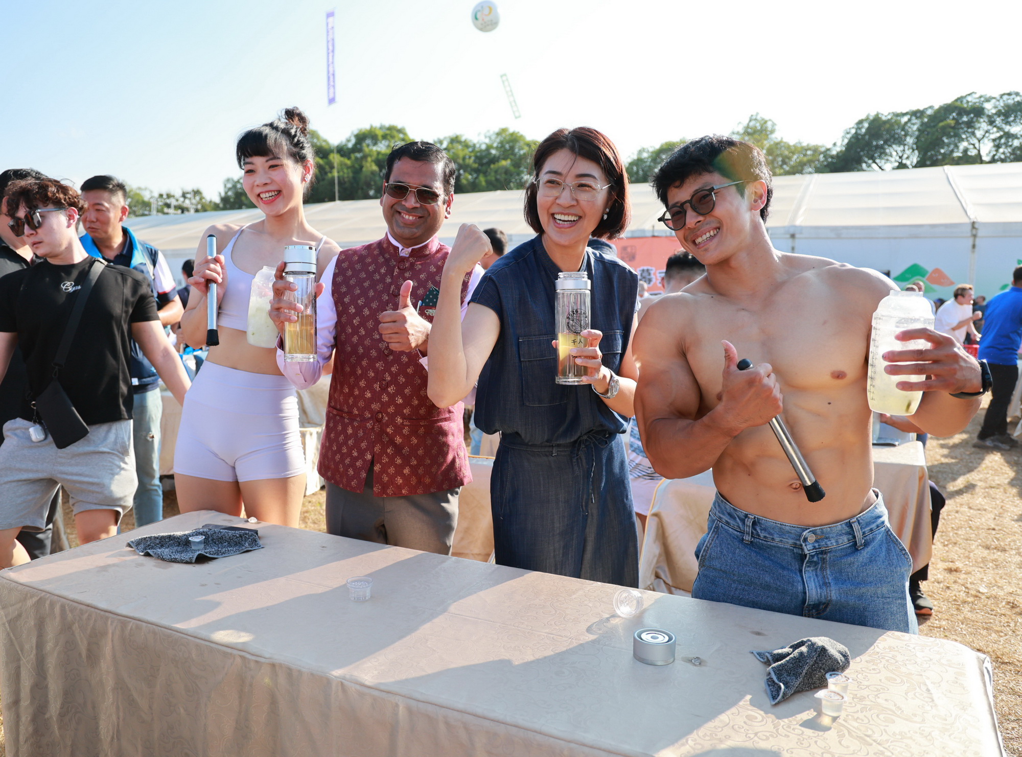 2026南投世界茶業博覽會圓滿閉幕，透過封茶儀式、手搖飲體驗及藝文表演，呈現茶文化的傳承與創新。（圖／南投縣政府提供）