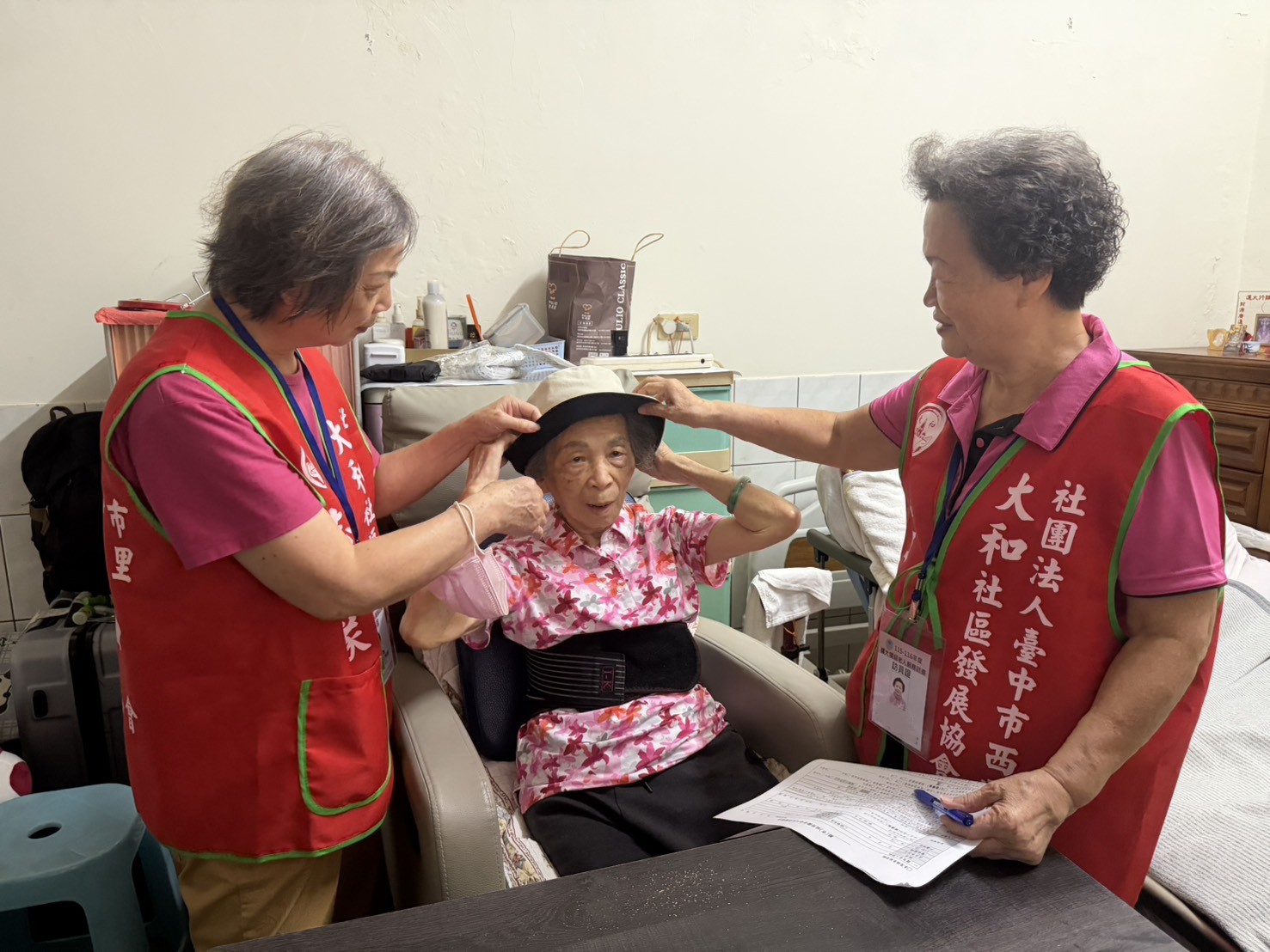 敲開家門也打開心門！台中啟動11萬名獨居長輩訪查　串聯送餐與救援服務