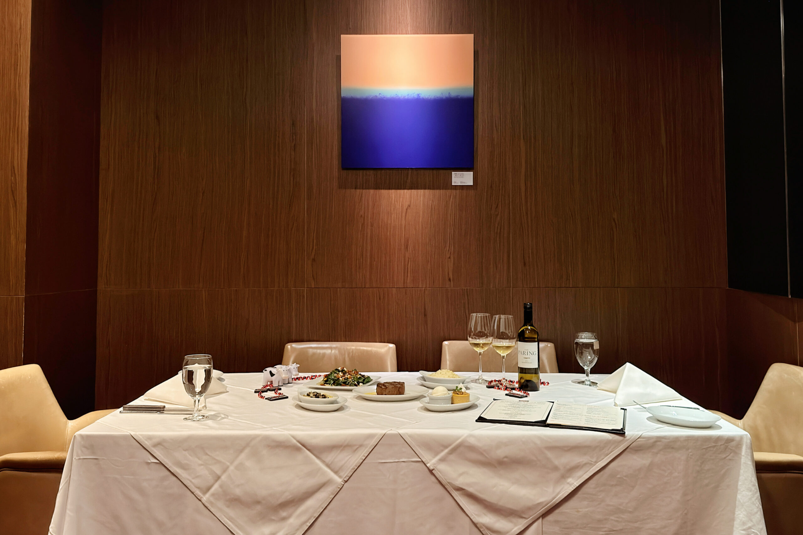 《一癡三十年》典藏於茹絲葵大直店,在料理、空間與藝術之間,延續茹絲葵對「經典」的另一種詮釋。圖/茹絲葵提供