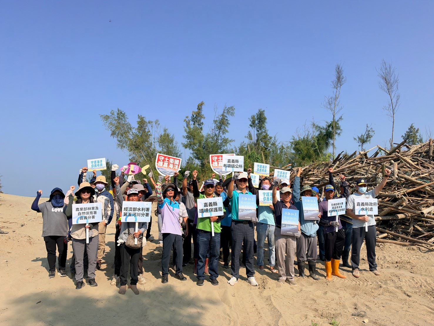 60人攜手機具清出24.7公噸海廢！嘉義好美里沙灘展開秋季大掃除