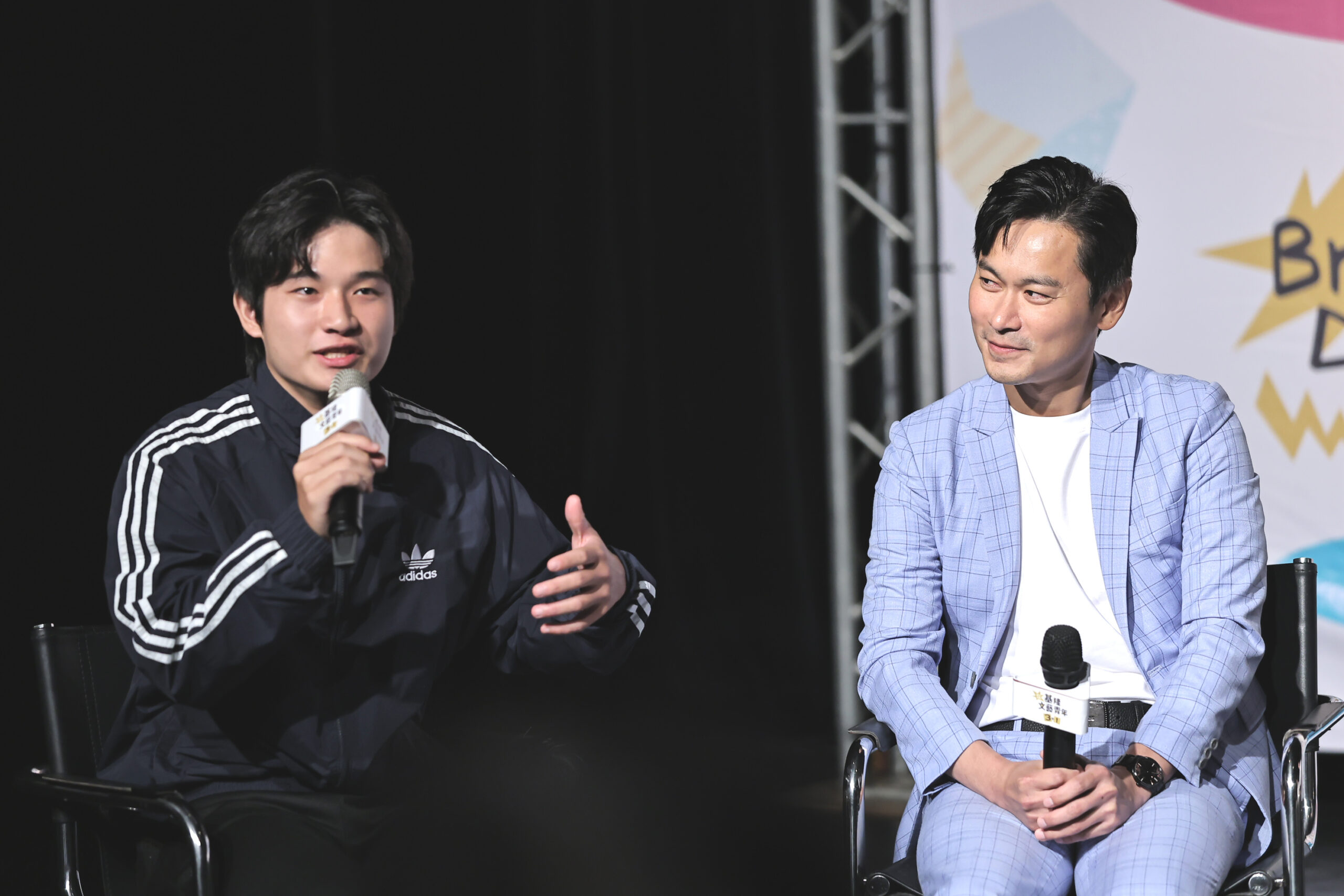 基隆市政府「在地好演員」記者會邀請演員與青年學子對談，交流表演學習與職涯經驗，協助青年探索戲劇發展方向。（圖／基隆市政府提供）