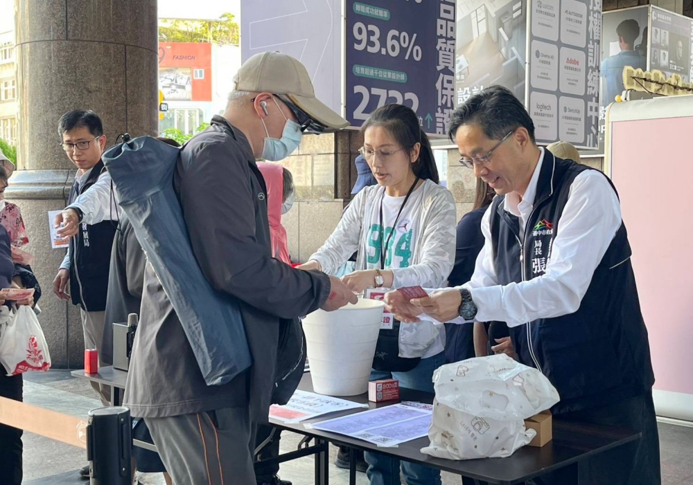 台中物調券進入第二天   帶動假日消費熱潮   11月1日最後發放    把握機會領券享優惠